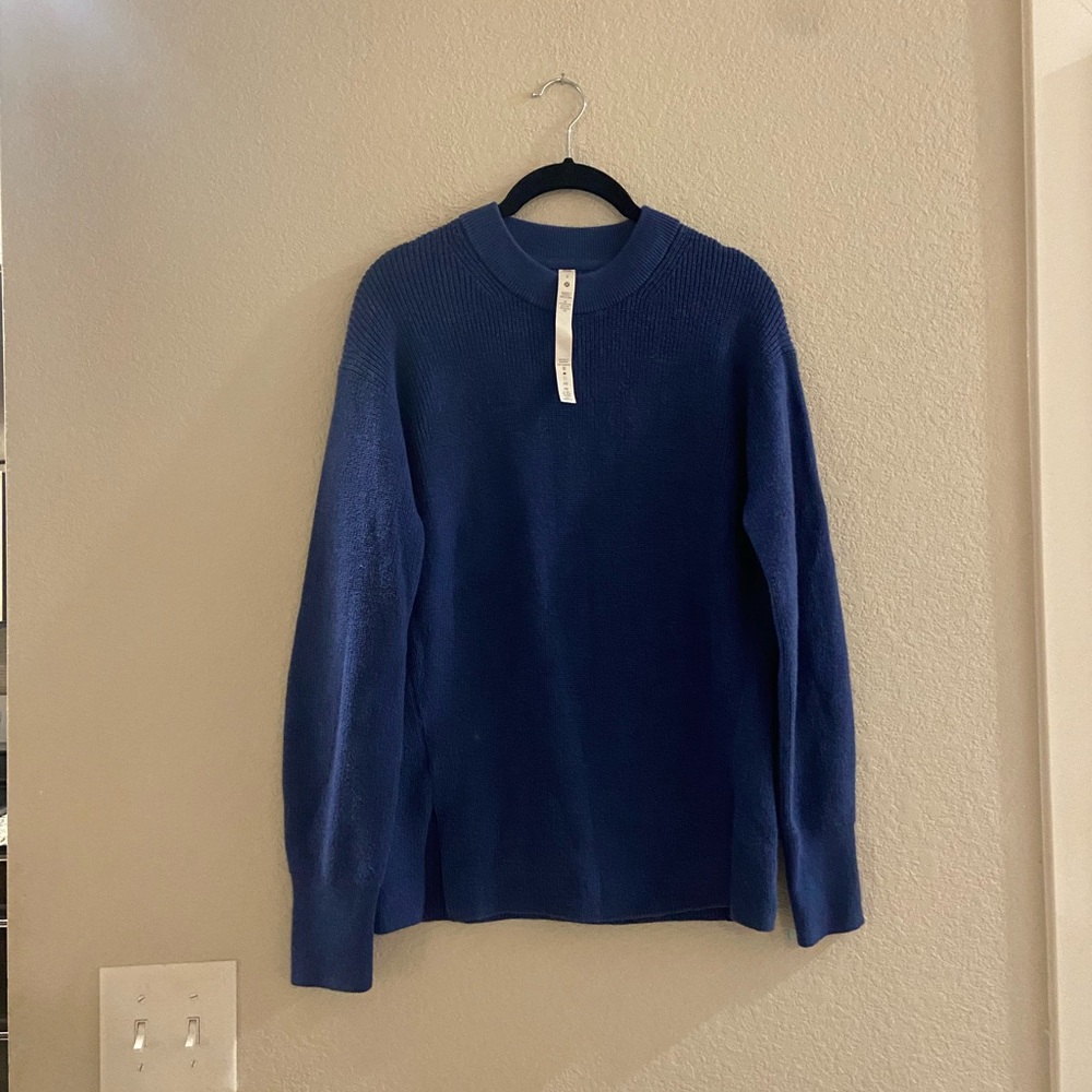 Lululemon size 2 Blue Knit Sweater